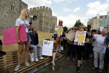 Protestos junto ao Castelo de Windsor