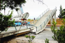 Ponte pedonal desabou em Cascais ao ser atingida por veículo pesado