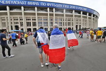 Adeptos franceses chegam ao estádio