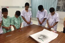 Homenagem dos jovens resgatados ao mergulhador falecido no resgate