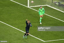 Griezman celebra o golo de penálti que deu o 2-1 à França