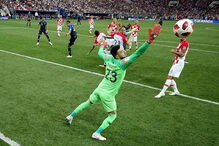 O auto-golo de Mandzukic que abriu o marcador em Moscovo