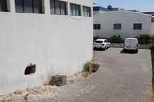 Assaltam CTT com picareta