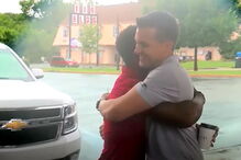 Momento em que o jovem recebe a oferta do diretor