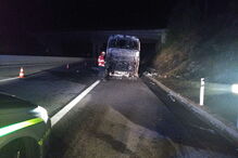 Autocarro ardeu na A4