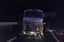 Autocarro ardeu na A4