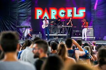 Os Parcels no festival Super Bock Super Rock