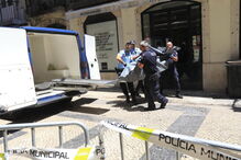 Primeira vítima a sair do edifício na Baixa de Lisboa