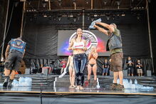 Concurso Miss t-shirt molhada na concentração motard em Faro