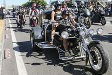 Motards desfilam no último dia da concentração de Faro