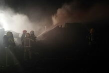 Fogo destrói casas e carros em Loures