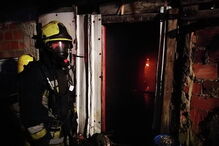 Fogo destrói casas e carros em Loures