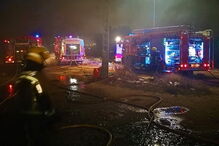 Fogo destrói casas e carros em Loures