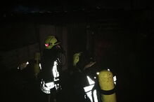 Fogo destrói casas e carros em Loures