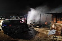 Fogo destrói casas e carros em Loures