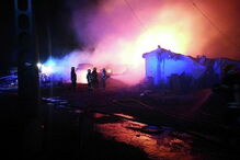 Fogo destrói casas e carros em Loures