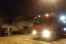 Fogo destrói casas e carros em Loures