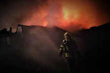 Fogo destrói casas e carros em Loures