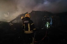 Fogo destrói casas e carros em Loures