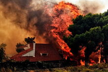 Graves incêndios matam na Grécia	