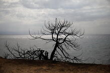 Região turística de Mati desaparece dizimada pelas chamas