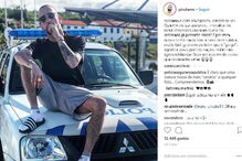 Piruka senta-se em carro da polícia para foto e a PSP reage