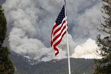 Chamas no norte da Califórnia destroem 15 habitações 