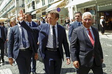 Macron passeou pelas ruas de Lisboa com António Costa