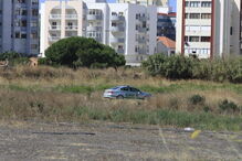 Homem baleado na cabeça por primo na Costa de Caparica
