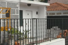 Idosa de 81 cai de varanda e morre