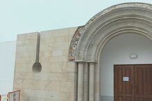 Pedra de teto de casa mortuária cai durante velório e fere quatro pessoas