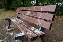 Mulher de 49 anos foi atacada por um grupo de adolescentes com ovos e farinha