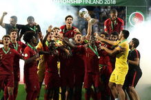 Campeões europeus de futebol sub-19 condecorados com Ordem de Mérito 