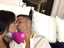 Beijo apaixonado entre Georgina e Cristiano Ronaldo
