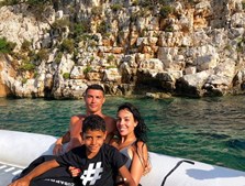 Ronaldo e Georgina gozam férias românticas