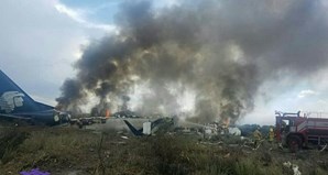 Avião cai no México