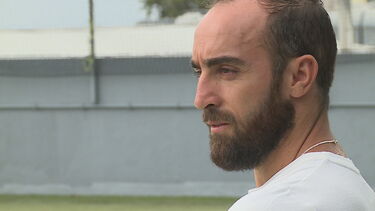 Toy e Daniela escolhem o bolo de casamento