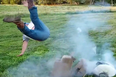 Explosão de airbag em sofá