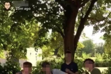 Mulher de 49 anos foi atacada por um grupo de adolescentes com ovos e farinha