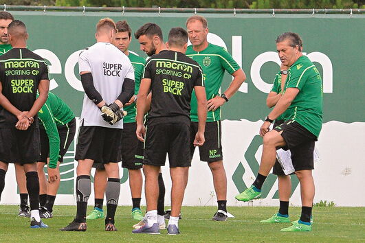 José Peseiro não teme partir em desvantagem em relação aos mais diretos adversários, devido a indefinição em termos de plantel 