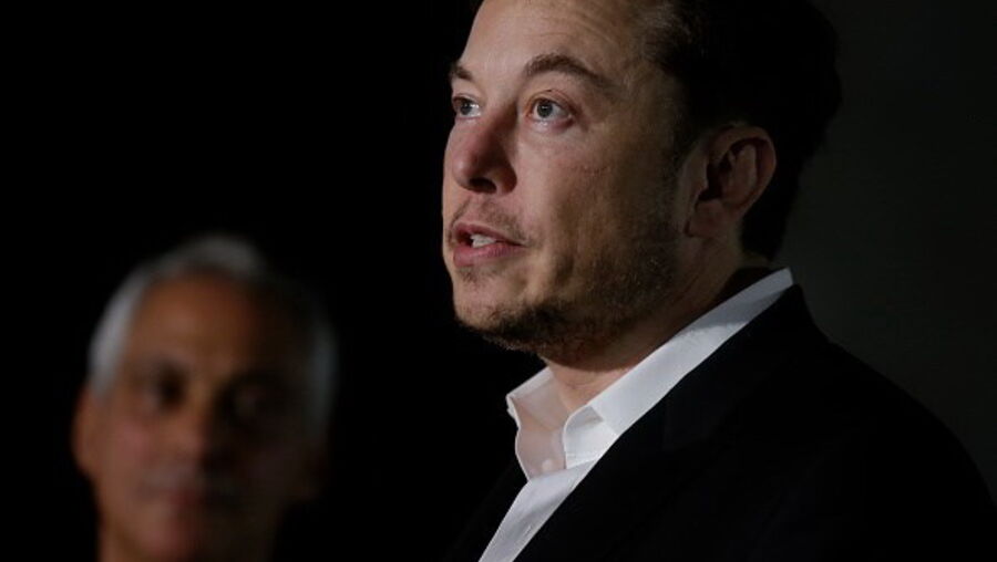 Elon Musk compra Twitter e divide opiniões