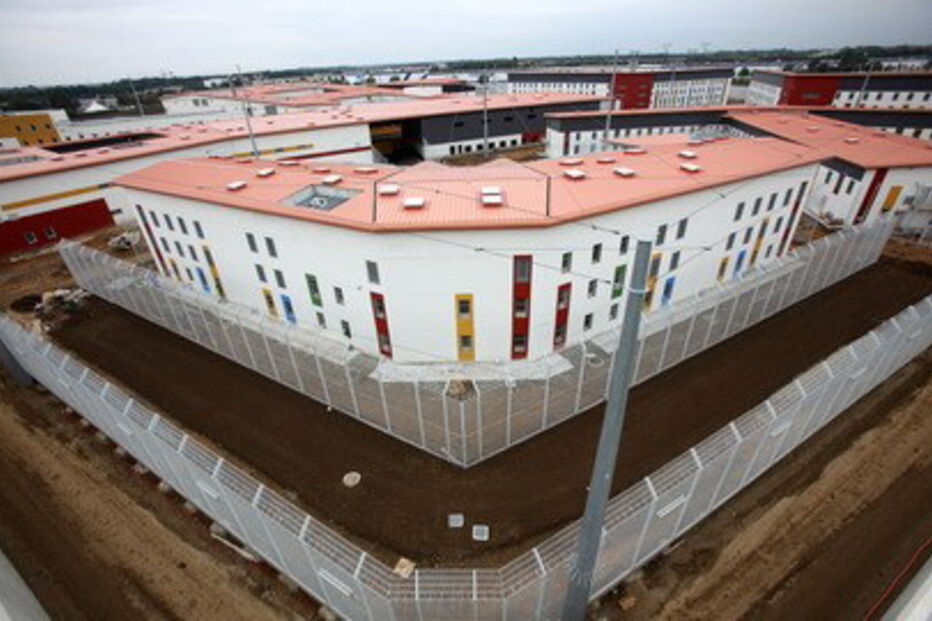 Prisão de Réau, em França