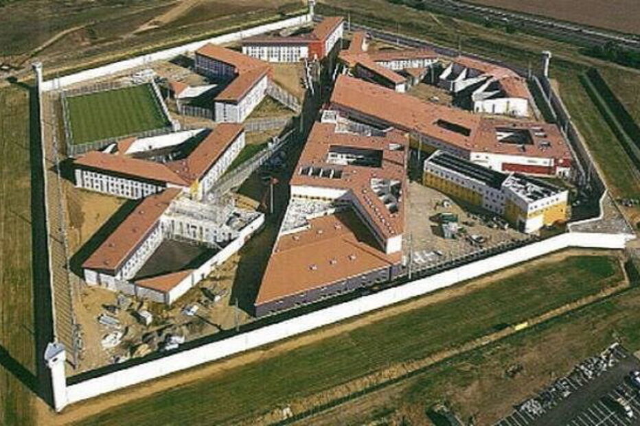 Prisão de Réau, em França