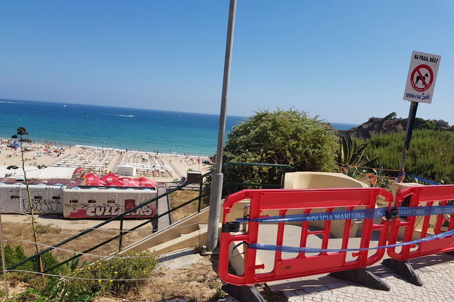 Acesso às escadas barrado