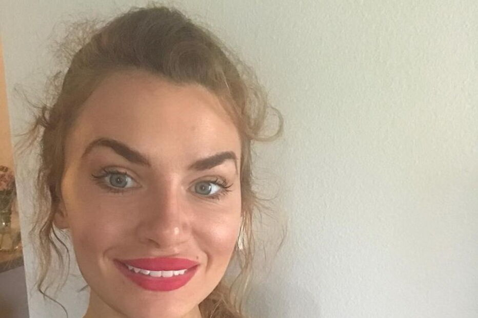 Mulher abusada sexualmente pela mãe torna-se viciada em sexo