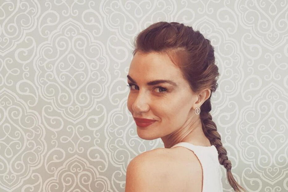 Mulher abusada sexualmente pela mãe torna-se viciada em sexo