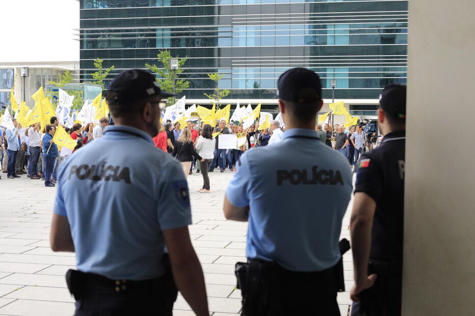 Funcionários judiciais protestam no segundo dia de greve