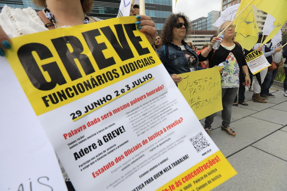 Funcionários judiciais protestam no segundo dia de greve