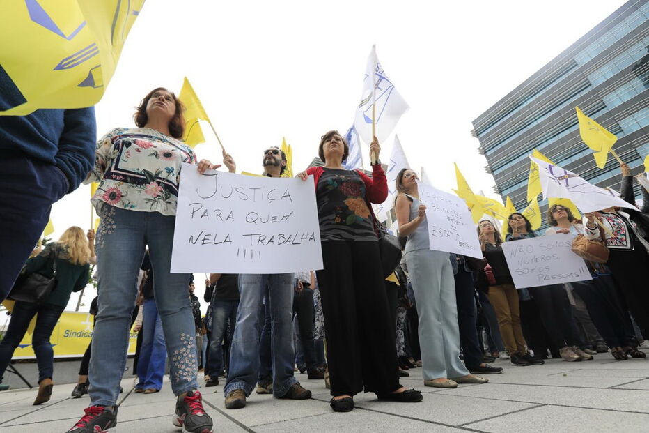 Funcionários judiciais protestam no segundo dia de greve