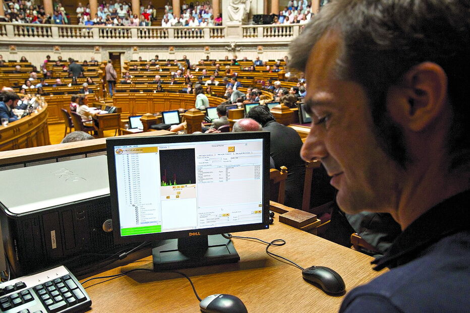 Assembleia da República quer deixar de comprar cassetes e passar todos os arquivos para o digital